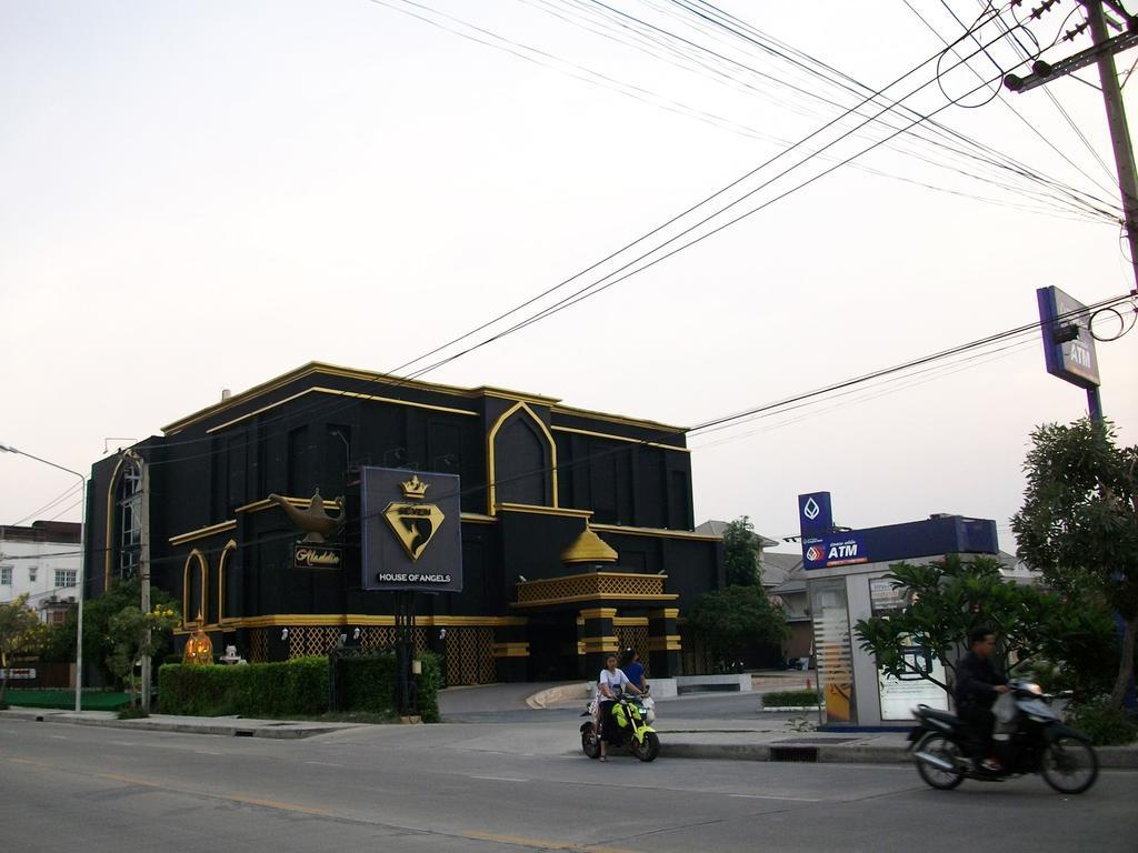 A Joy House - Kaset Nawamin City Bangkok Eksteriør bilde